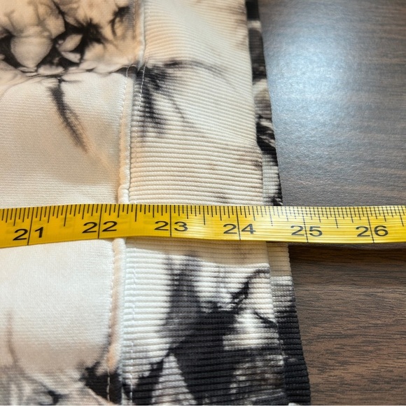 ❤️ Umbro Black and Cream Crewneck Sweater XS - Picture 10 of 11